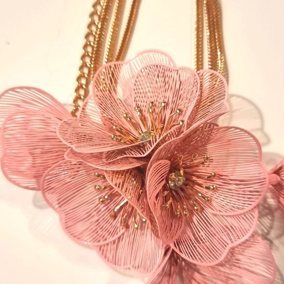 New ZARA cascading flowers choker necklace in Pink - Picture 7 of 12
